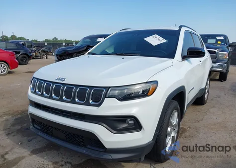 2022 Jeep Compass Latitude Lux 4X4 z USA, uszkodzony, nr VIN 3C4NJDFB6NT212933